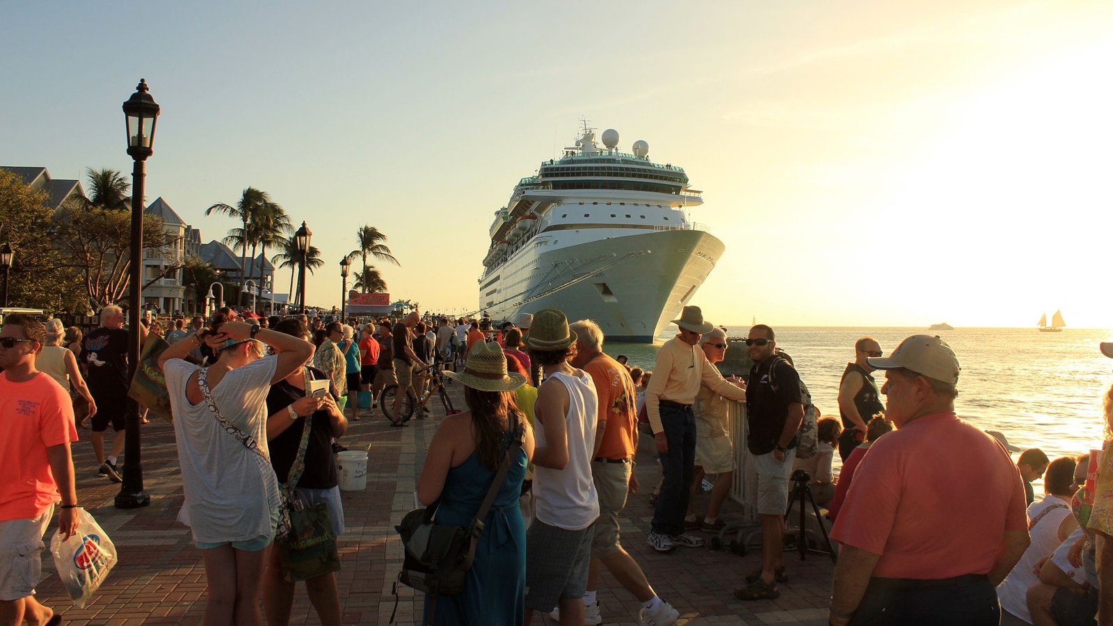 Best Place To Watch The Sunset In Key West - Mallory Square